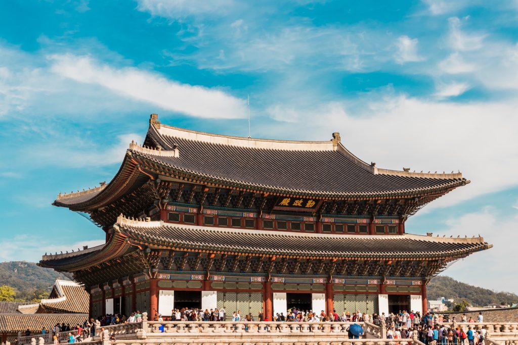 gyeongbokgung palace where every people wear hanbok everyday